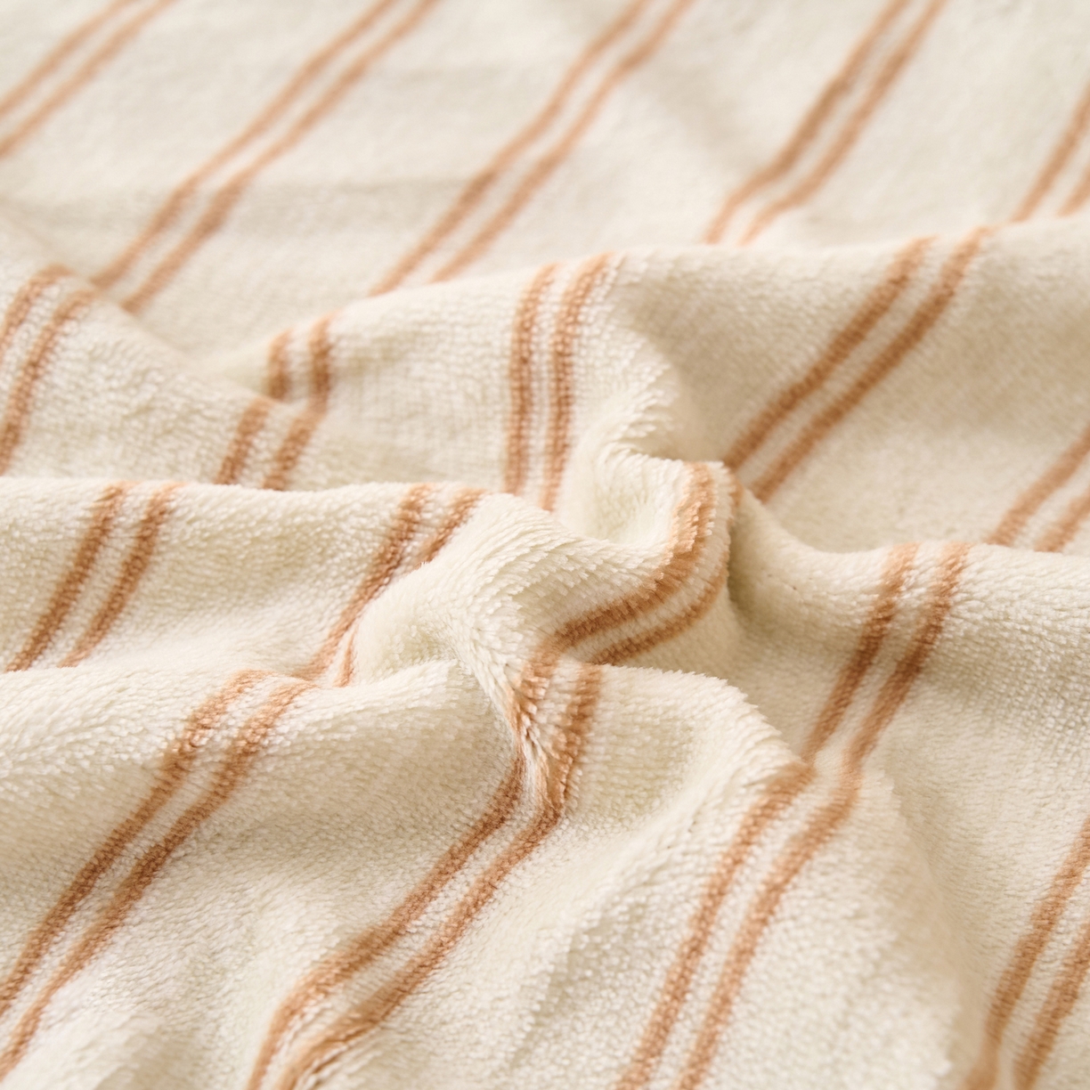 91家纺网 家纺一手货源 找家纺 早晨家纺 2025新款野牧款高克重牛奶绒印花单床笠 野牧-竖条驼