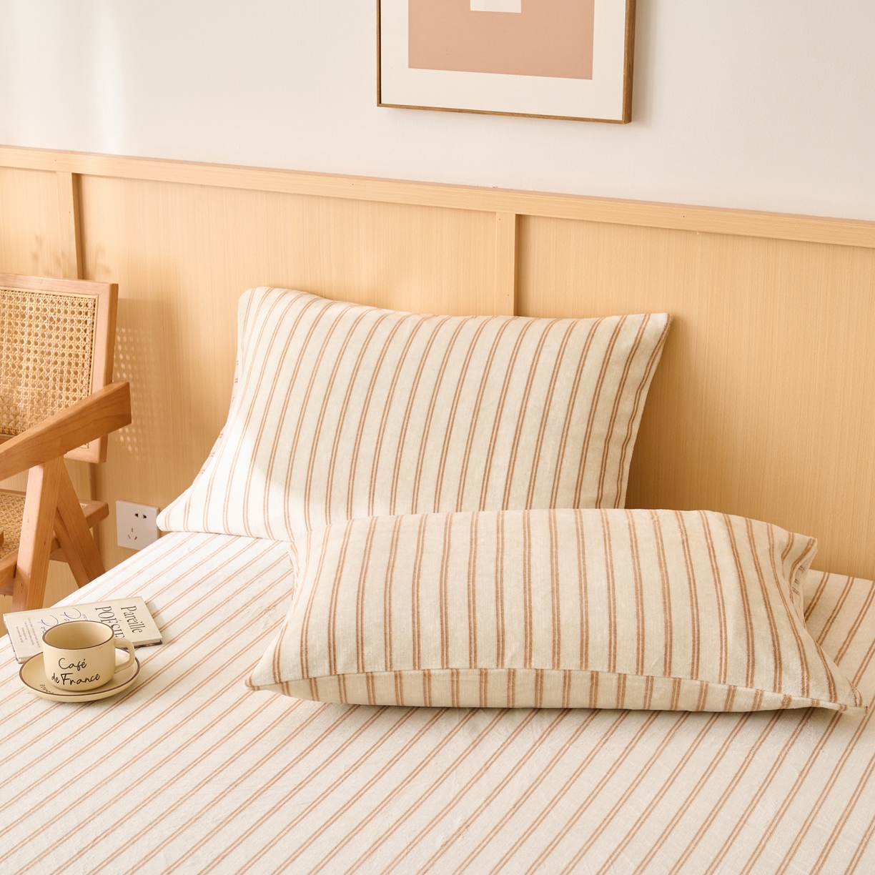 91家纺网 家纺一手货源 找家纺 早晨家纺 2025新款野牧款高克重牛奶绒印花单床笠 野牧-竖条驼