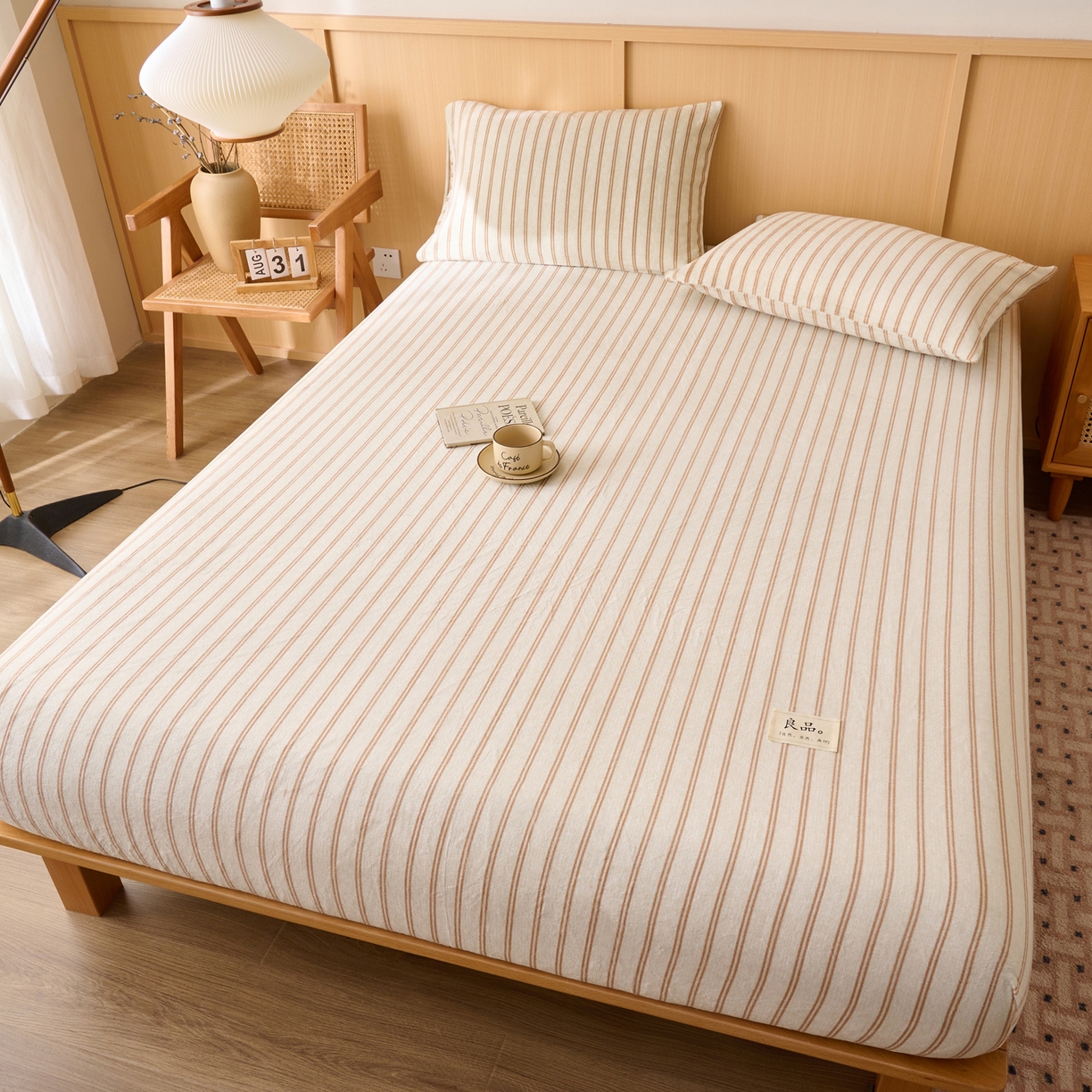 91家纺网 家纺一手货源 找家纺 早晨家纺 2025新款野牧款高克重牛奶绒印花单床笠 野牧-竖条驼