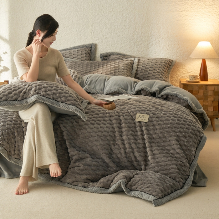 91家纺网 家纺一手货源 找家纺 早晨家纺 2025新款金贵款兔毛绒提花-单被套 金贵-浅灰