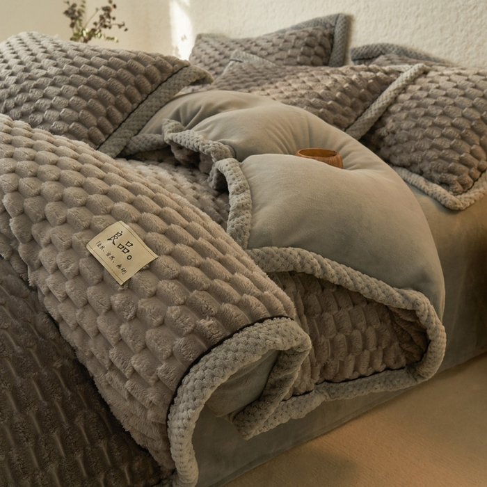 91家纺网 家纺一手货源 找家纺 早晨家纺 2025新款金贵款兔毛绒提花-单被套 金贵-浅灰