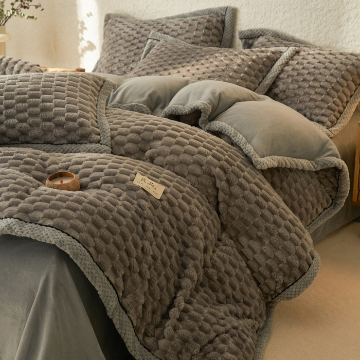 91家纺网 家纺一手货源 找家纺 早晨家纺 2025新款金贵款兔毛绒提花-单被套 金贵-浅灰