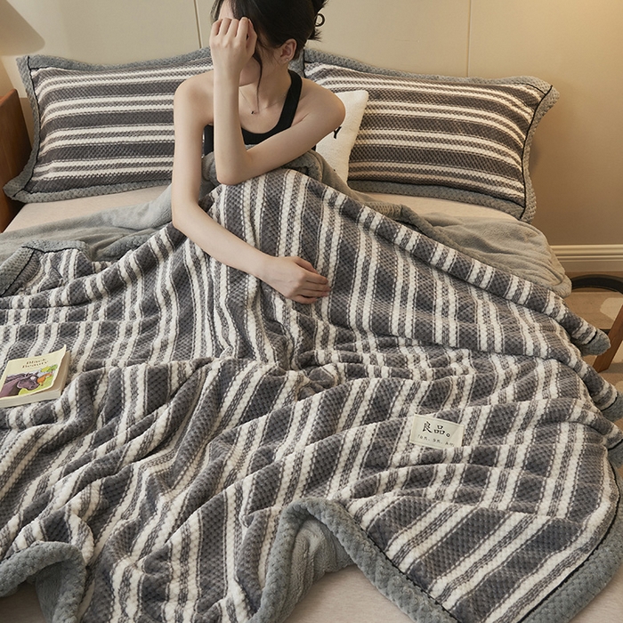 91家纺网 家纺一手货源 找家纺 早晨家纺 2025新款豆豆绒-无印双层毛毯【拉链款】 豆豆绒-灰条