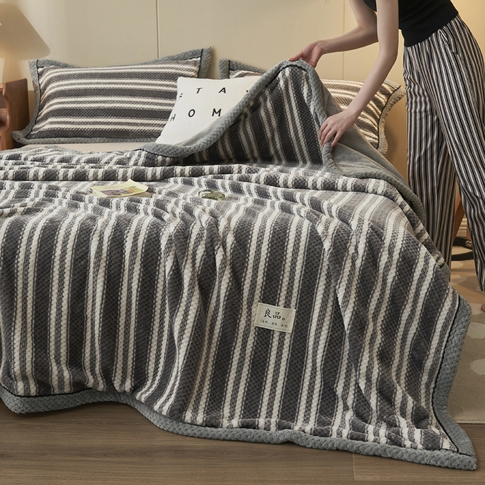 91家纺网 家纺一手货源 找家纺 早晨家纺 2025新款豆豆绒-无印双层毛毯【拉链款】 豆豆绒-灰条