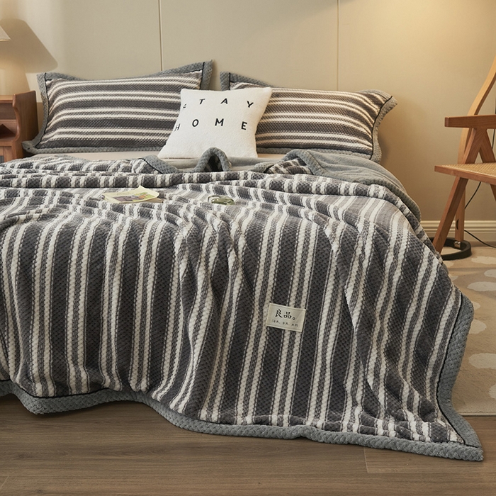 91家纺网 家纺一手货源 找家纺 早晨家纺 2025新款豆豆绒-无印双层毛毯【拉链款】 豆豆绒-灰条