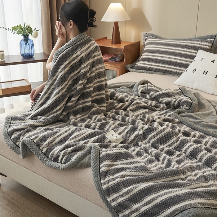 91家纺网 家纺一手货源 找家纺 早晨家纺 2025新款豆豆绒-无印双层毛毯【拉链款】 豆豆绒-灰条