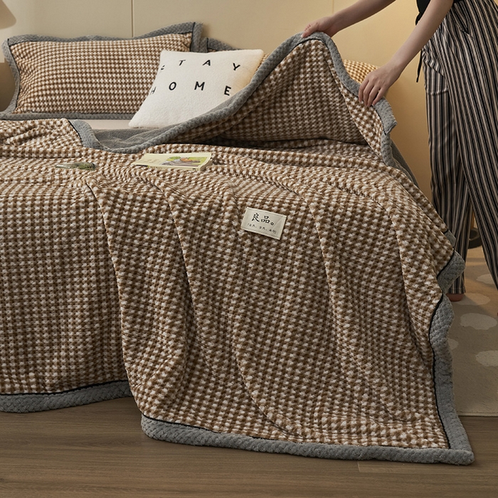 91家纺网 家纺一手货源 找家纺 早晨家纺 2025新款豆豆绒-无印双层毛毯【拉链款】 豆豆绒-小格咖