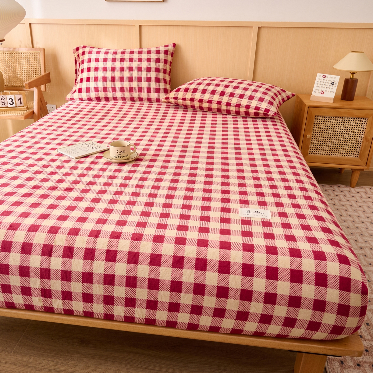 91家纺网 家纺一手货源 找家纺 早晨家纺 2025新款野牧款高克重牛奶绒印花单床笠 野牧-红小格