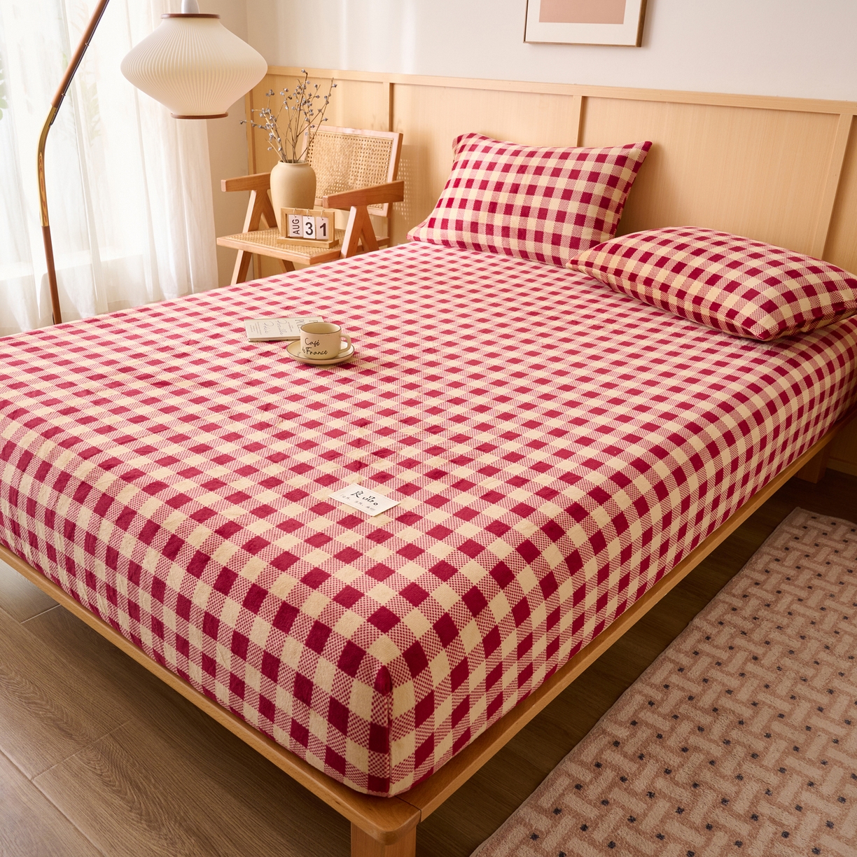 91家纺网 家纺一手货源 找家纺 早晨家纺 2025新款野牧款高克重牛奶绒印花单床笠 野牧-红小格