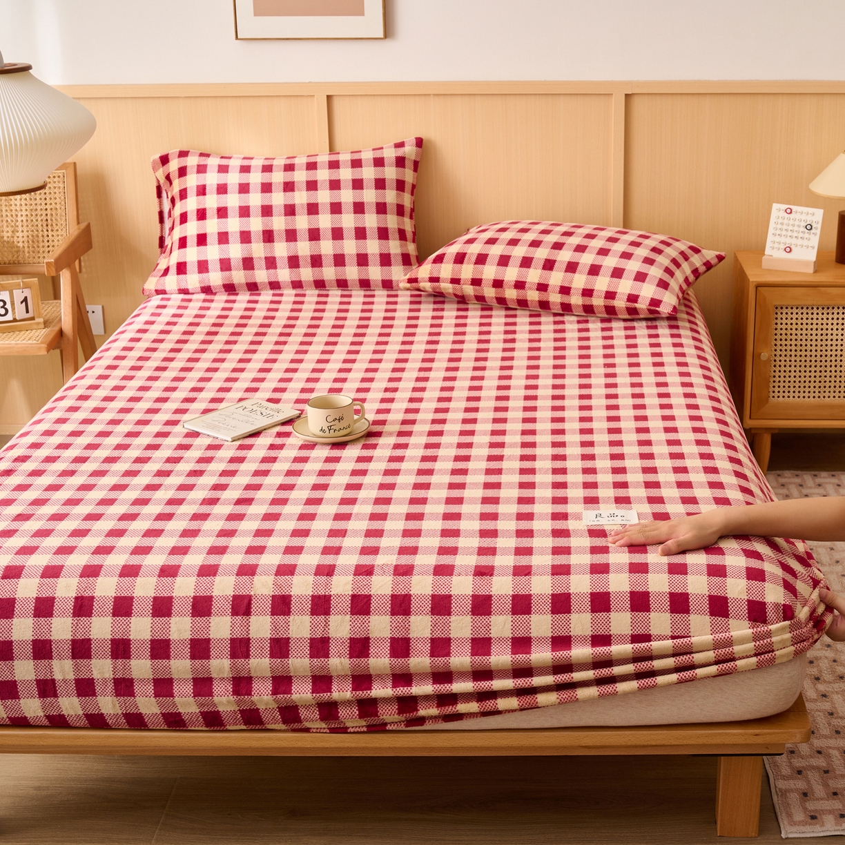 91家纺网 家纺一手货源 找家纺 早晨家纺 2025新款野牧款高克重牛奶绒印花单床笠 野牧-红小格