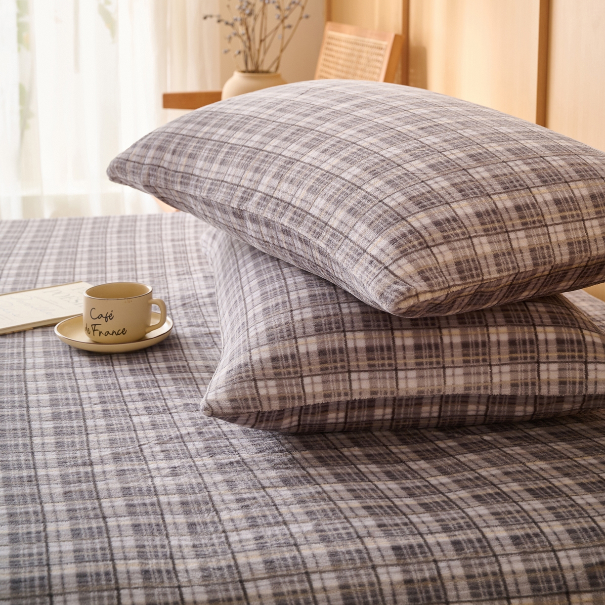 91家纺网 家纺一手货源 找家纺 早晨家纺 2025新款野牧款高克重牛奶绒印花单床笠 野牧-灰小格