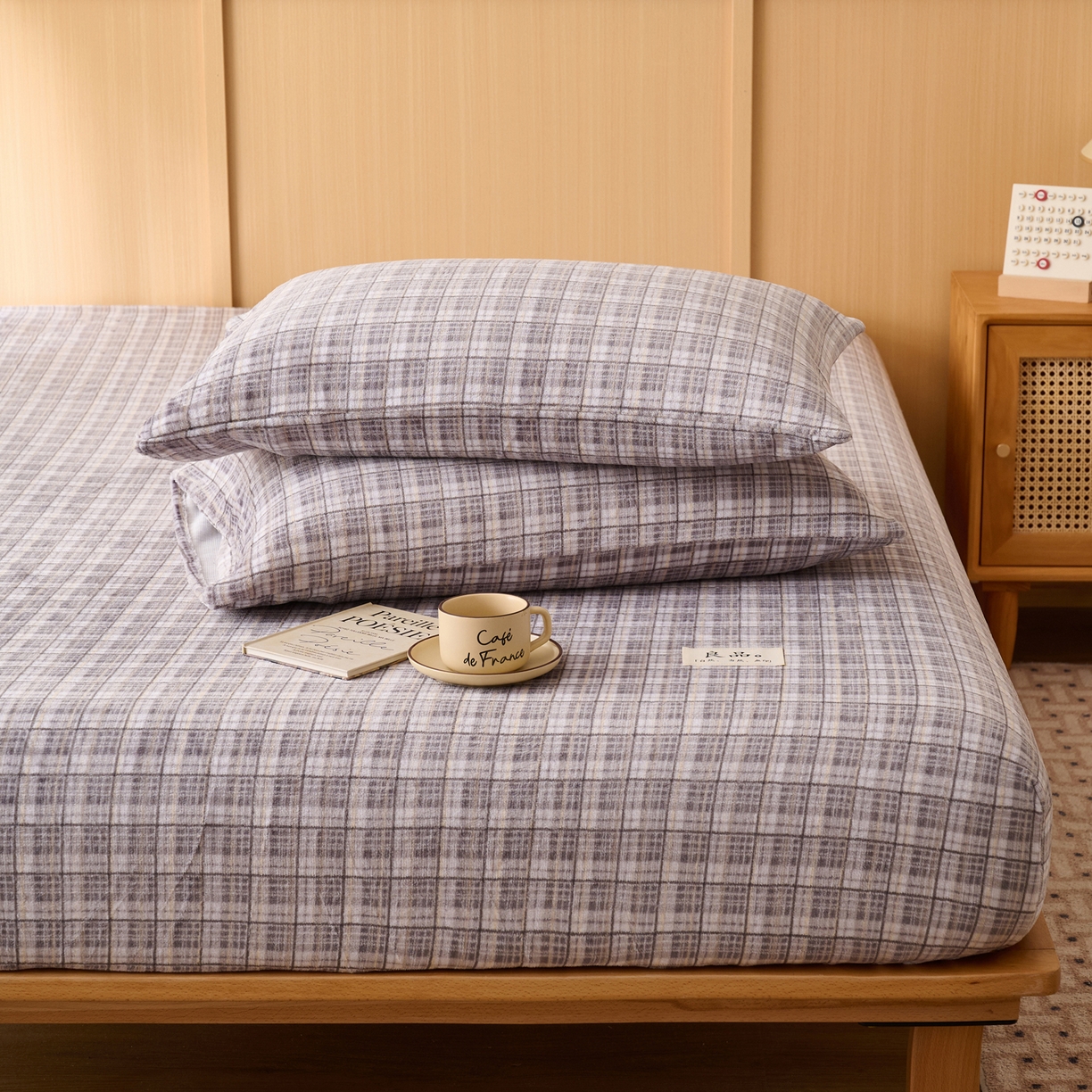 91家纺网 家纺一手货源 找家纺 早晨家纺 2025新款野牧款高克重牛奶绒印花单床笠 野牧-灰小格