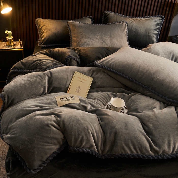 91家纺网 家纺一手货源 找家纺 早晨家纺 2025新款黑金牛奶绒纯色-单被套系列风格2 黑金-浅灰
