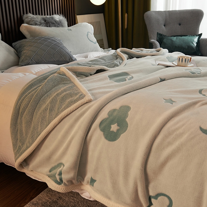 91家纺网 家纺一手货源 找家纺 早晨家纺 2025新款北影款-印花单层毛毯 北影云朵-孔雀