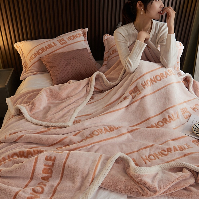 91家纺网 家纺一手货源 找家纺 早晨家纺 2025新款北影款-印花单层毛毯 北影字母-桔