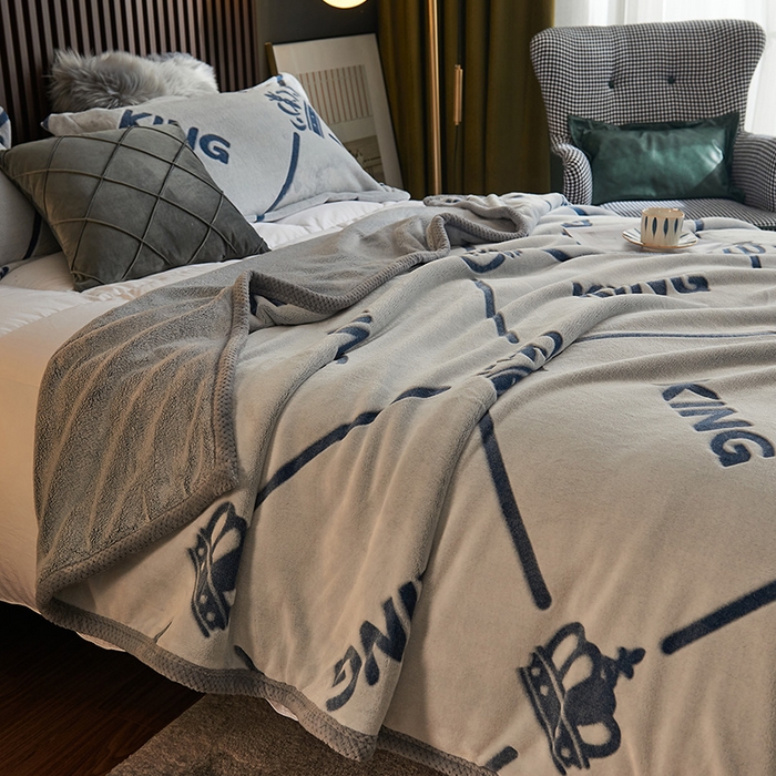 91家纺网 家纺一手货源 找家纺 早晨家纺 2025新款北影款-印花单层毛毯 北影皇冠-蓝