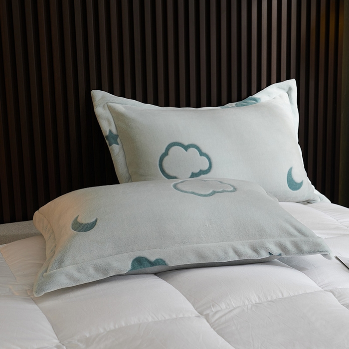 91家纺网 家纺一手货源 找家纺 早晨家纺 2025新款北影款-印花单层毛毯 北影云朵-孔雀