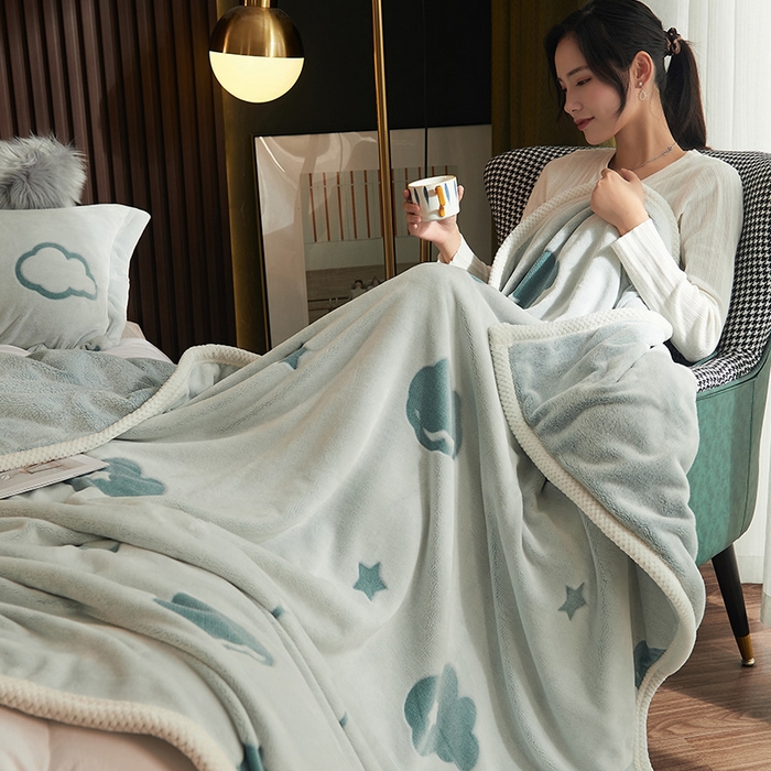 91家纺网 家纺一手货源 找家纺 早晨家纺 2025新款北影款-印花单层毛毯 北影云朵-孔雀