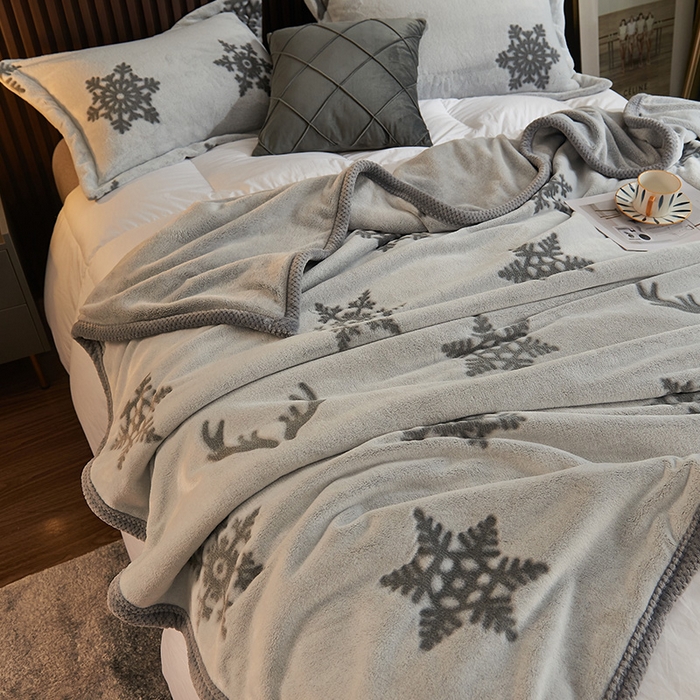 91家纺网 家纺一手货源 找家纺 早晨家纺 2025新款北影款-印花单层毛毯 北影雪花-灰