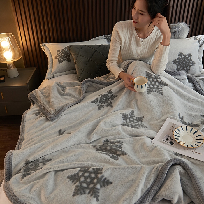 91家纺网 家纺一手货源 找家纺 早晨家纺 2025新款北影款-印花单层毛毯 北影雪花-灰