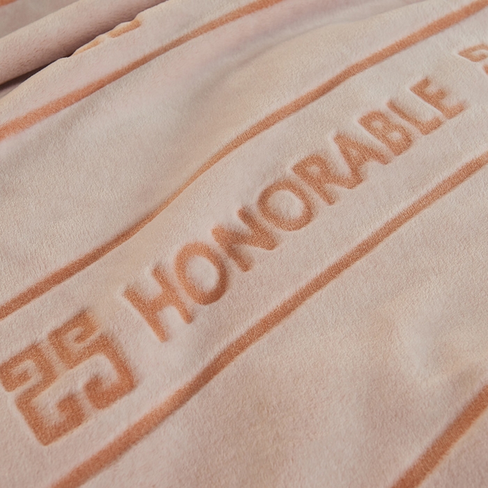 91家纺网 家纺一手货源 找家纺 早晨家纺 2025新款北影款-印花单层毛毯 北影字母-桔