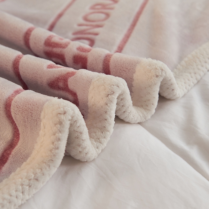 91家纺网 家纺一手货源 找家纺 早晨家纺 2025新款北影款-印花单层毛毯 北影字母-豆沙