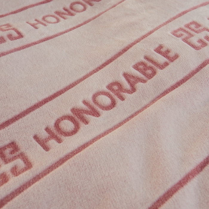 91家纺网 家纺一手货源 找家纺 早晨家纺 2025新款北影款-印花单层毛毯 北影字母-豆沙