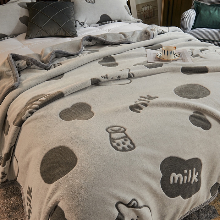 91家纺网 家纺一手货源 找家纺 早晨家纺 2025新款北影款-印花单层毛毯 北影奶牛-灰