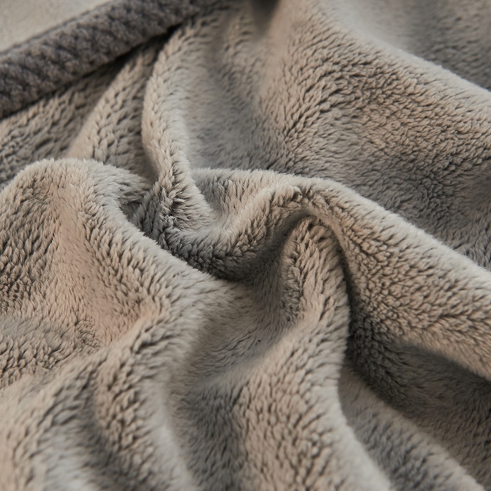 91家纺网 家纺一手货源 找家纺 早晨家纺 2025新款北影款-印花单层毛毯 北影奶牛-灰