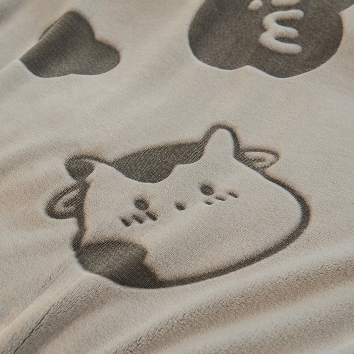 91家纺网 家纺一手货源 找家纺 早晨家纺 2025新款北影款-印花单层毛毯 北影奶牛-灰