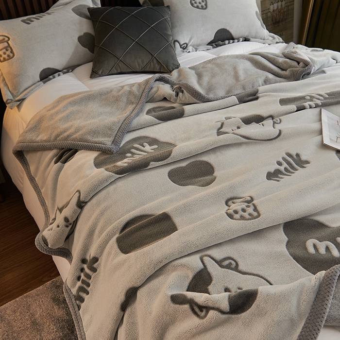 91家纺网 家纺一手货源 找家纺 早晨家纺 2025新款北影款-印花单层毛毯 北影奶牛-灰