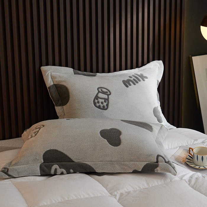 91家纺网 家纺一手货源 找家纺 早晨家纺 2025新款北影款-印花单层毛毯 北影奶牛-灰