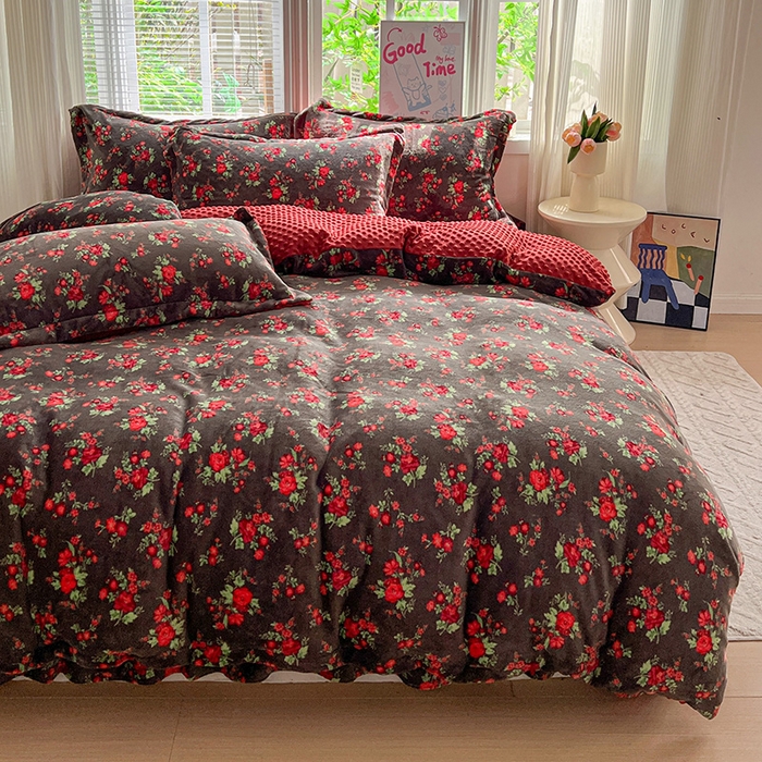 91家纺网 家纺一手货源 找家纺 仟网汇 2025新款牛奶绒豆豆绒床盖四件套 玫瑰之约 - 黑