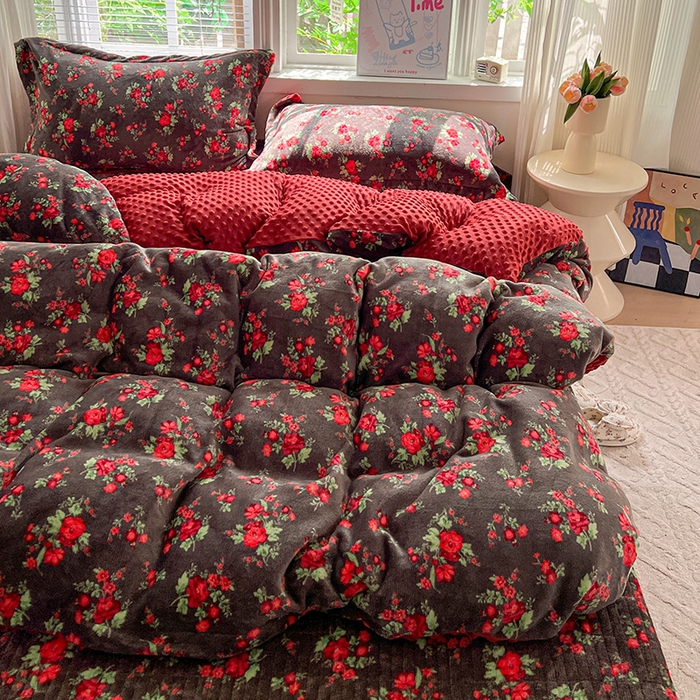 91家纺网 家纺一手货源 找家纺 仟网汇 2025新款牛奶绒豆豆绒床盖四件套 玫瑰之约 - 黑