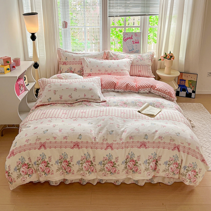 91家纺网 家纺一手货源 找家纺 仟网汇 2025新款牛奶绒豆豆绒床盖四件套 蔷薇语