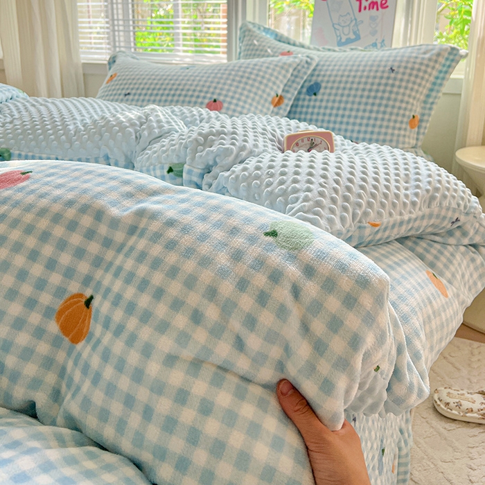 91家纺网 家纺一手货源 找家纺 仟网汇 2025新款牛奶绒豆豆绒床盖四件套 蓝格南瓜