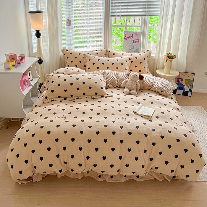 91家纺网 家纺一手货源 找家纺 仟网汇 2025新款牛奶绒豆豆绒床盖四件套 咖色小心心