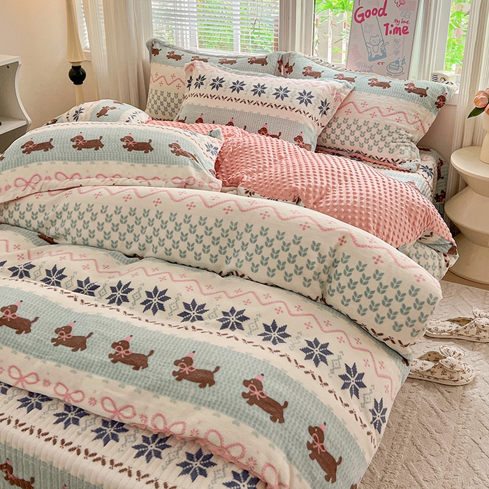 91家纺网 家纺一手货源 找家纺 仟网汇 2025新款牛奶绒豆豆绒床盖四件套 贝洛萌狗