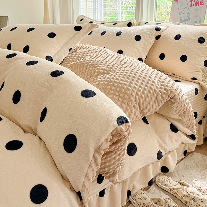 91家纺网 家纺一手货源 找家纺 仟网汇 2025新款牛奶绒豆豆绒床盖四件套 奶茶啵啵