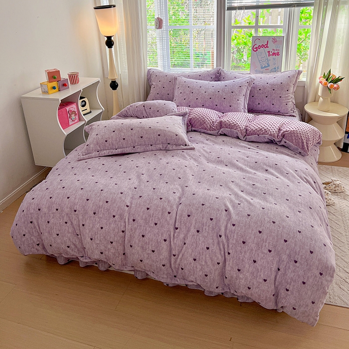 91家纺网 家纺一手货源 找家纺 仟网汇 2025新款牛奶绒豆豆绒床盖四件套 紫色小心心