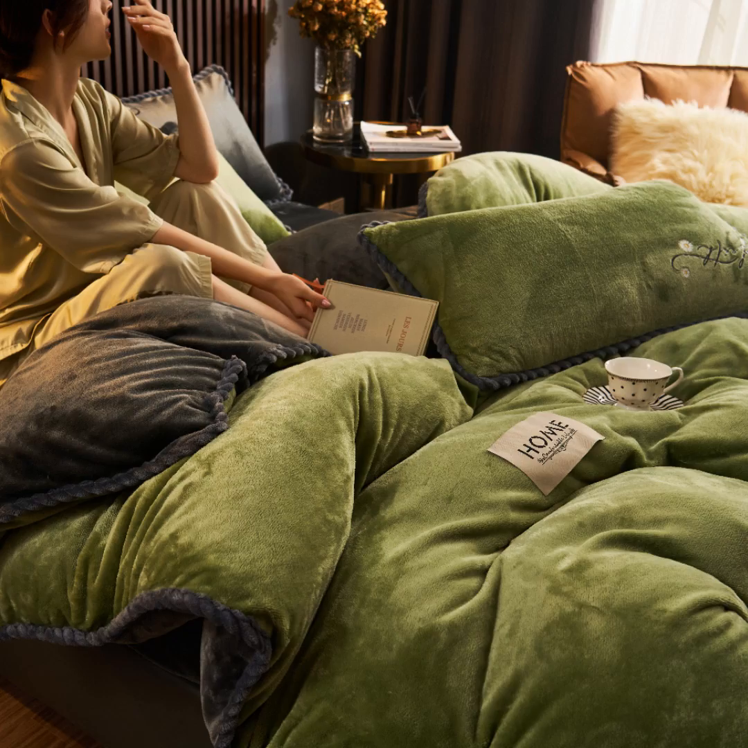 91家纺网 家纺一手货源 找家纺 （总）早晨家纺 2025新款黑金牛奶绒纯色-单被套系列风格2