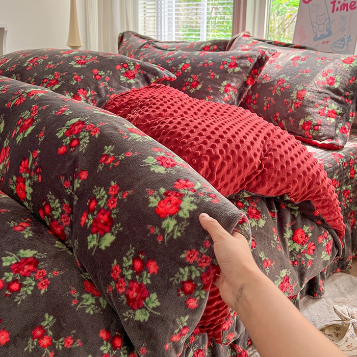 91家纺网 家纺一手货源 找家纺 仟网汇 2025新款牛奶绒豆豆绒床盖四件套 玫瑰之约 - 黑