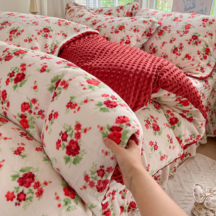 91家纺网 家纺一手货源 找家纺 仟网汇 2025新款牛奶绒豆豆绒床盖四件套 玫瑰之约 - 白