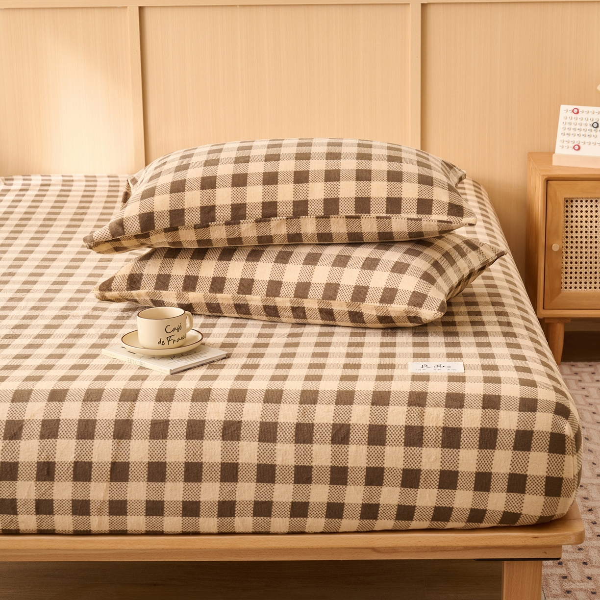 91家纺网 家纺一手货源 找家纺 早晨家纺 2025新款野牧款高克重牛奶绒印花单床笠 野牧-咖小格