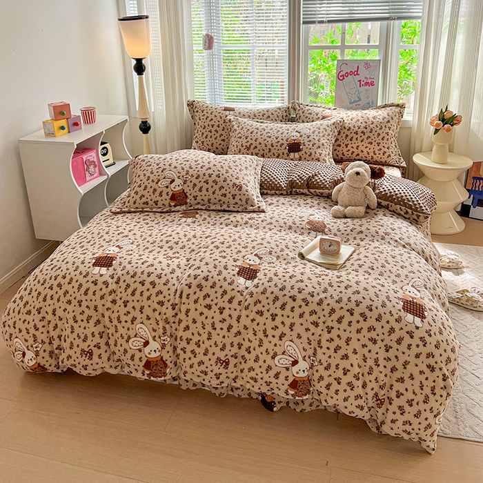 91家纺网 家纺一手货源 找家纺 仟网汇 2025新款牛奶绒豆豆绒床盖四件套 萌兔花园