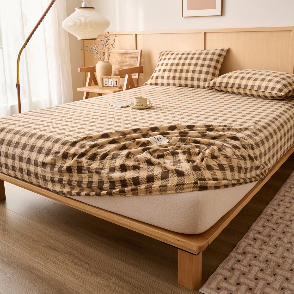 91家纺网 家纺一手货源 找家纺 早晨家纺 2025新款野牧款高克重牛奶绒印花单床笠 野牧-咖小格