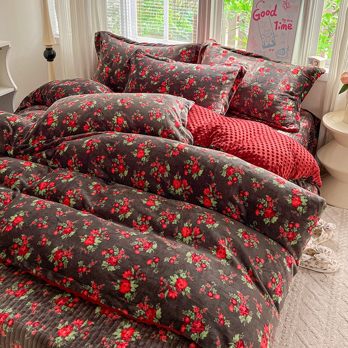 91家纺网 家纺一手货源 找家纺 仟网汇 2025新款牛奶绒豆豆绒床盖四件套 玫瑰之约 - 黑