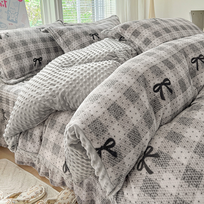 91家纺网 家纺一手货源 找家纺 仟网汇 2025新款牛奶绒豆豆绒床盖四件套 蝴蝶结