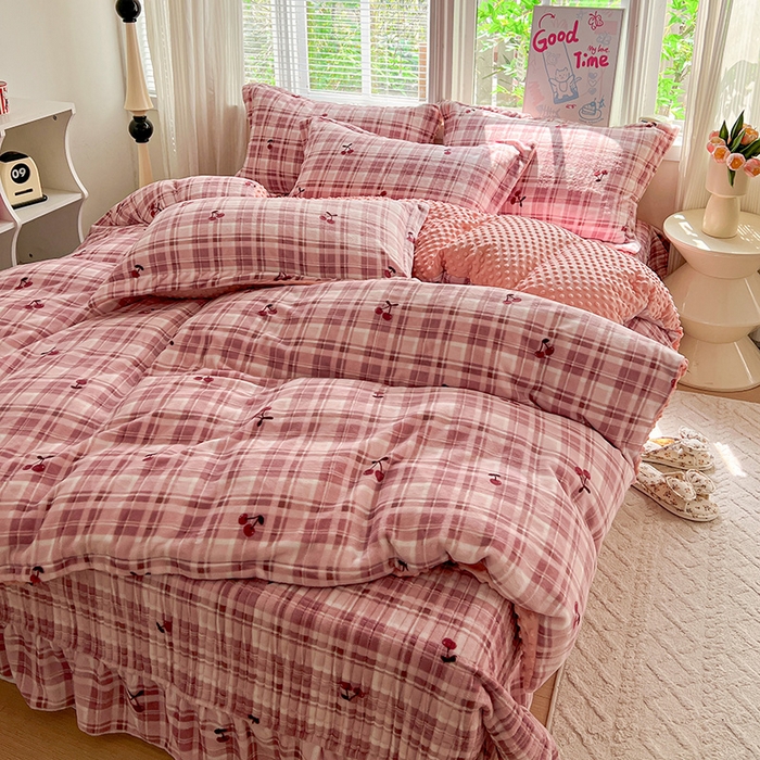 91家纺网 家纺一手货源 找家纺 仟网汇 2025新款牛奶绒豆豆绒床盖四件套 车厘子