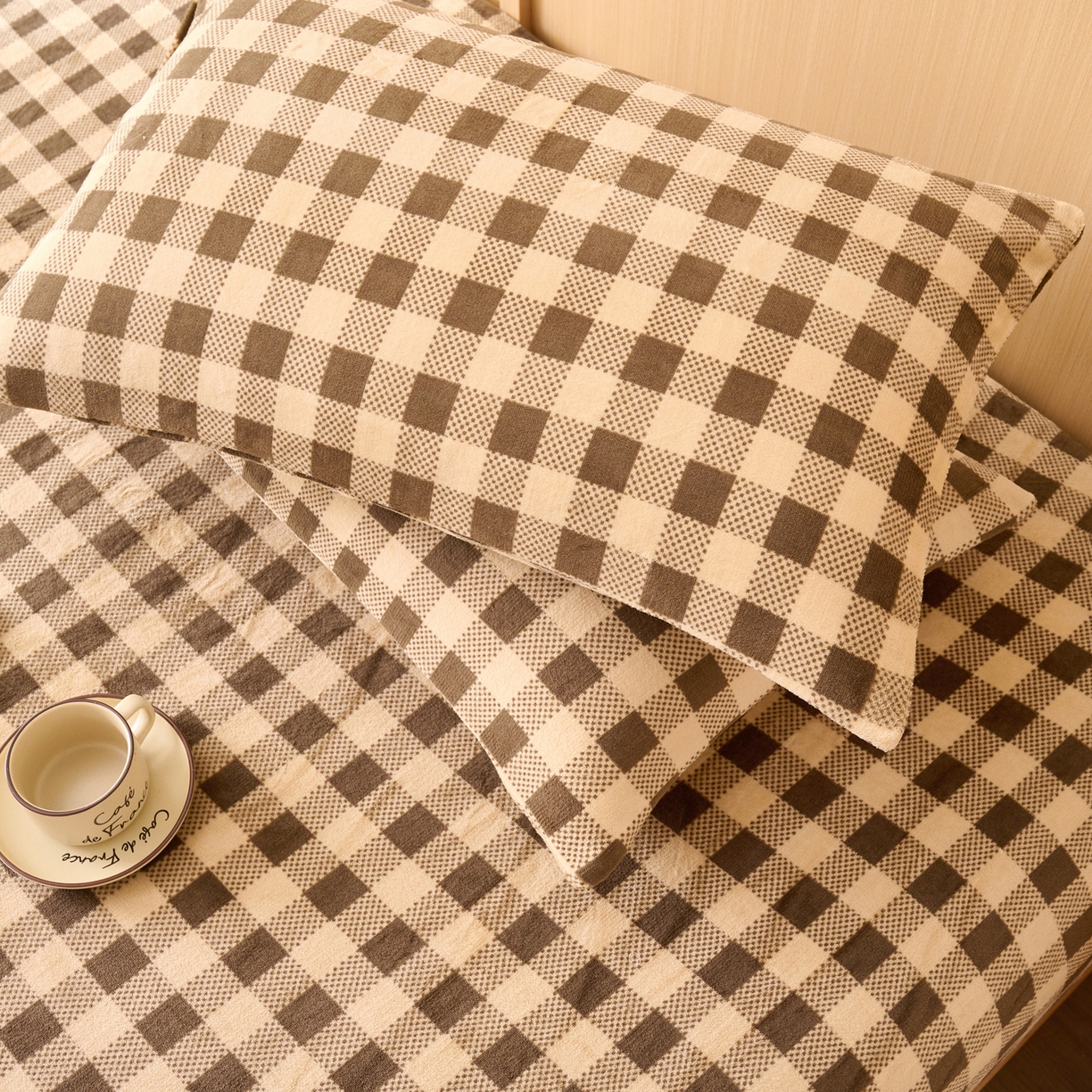 91家纺网 家纺一手货源 找家纺 早晨家纺 2025新款野牧款高克重牛奶绒印花单床笠 野牧-咖小格